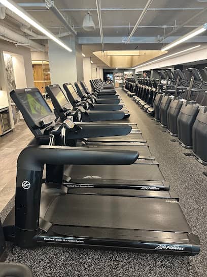 Equinox Anthem Row - Gym in Washington