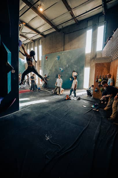 Bouldering Project - Poplar - Rock climbing gym in Seattle